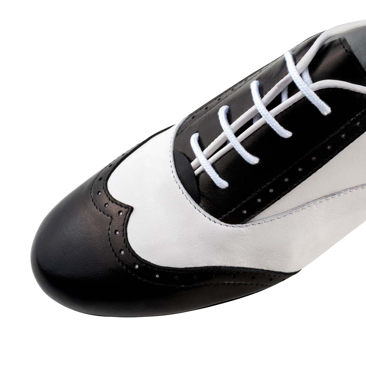 Détail de la chaussure de danse pour femmes en cuir noir et blanc pour le swing