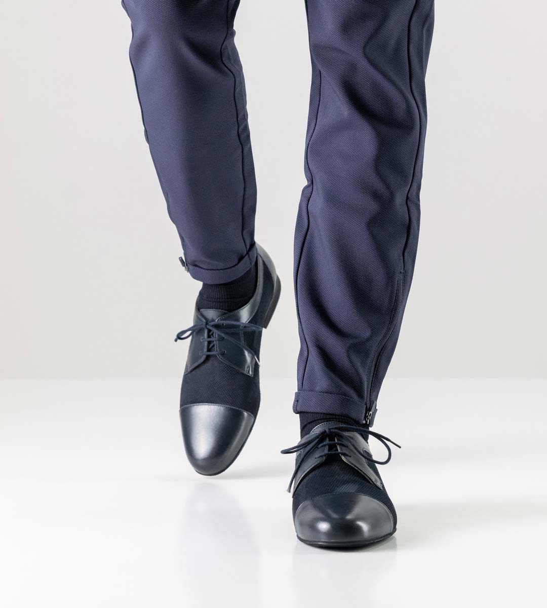 Treviso Chaussures de danse pour hommes en cuir et velours de Werner Kern combinées avec des jeans bleus