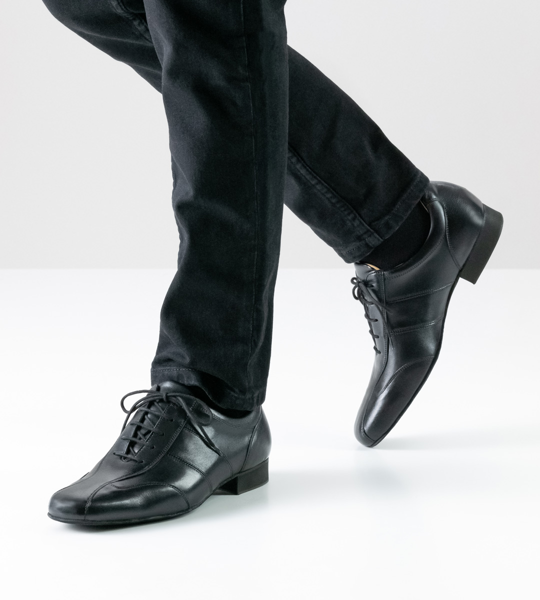 Chaussures de danse pour hommes noires de Werner Kern en combinaison avec un pantalon noir