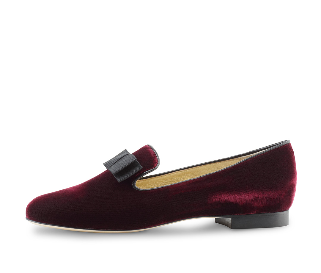 Loafers rouges en velours très fin avec nœud noir