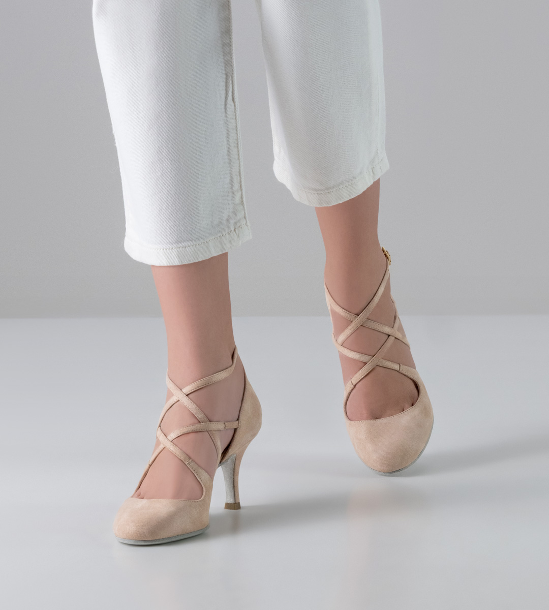 pantalon blanc combiné avec des chaussures de danse pour femmes Nueva Epoca de 7 cm de haut