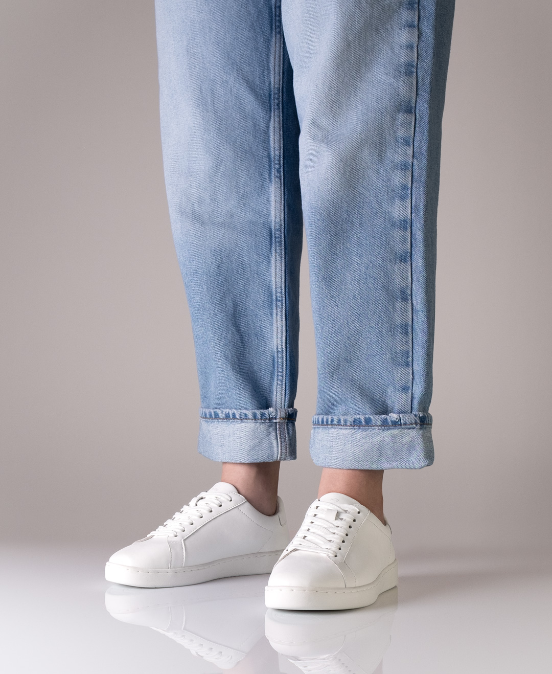 Baskets de danse Suny 7025 en cuir nappa blanc et au design minimaliste pour femmes.