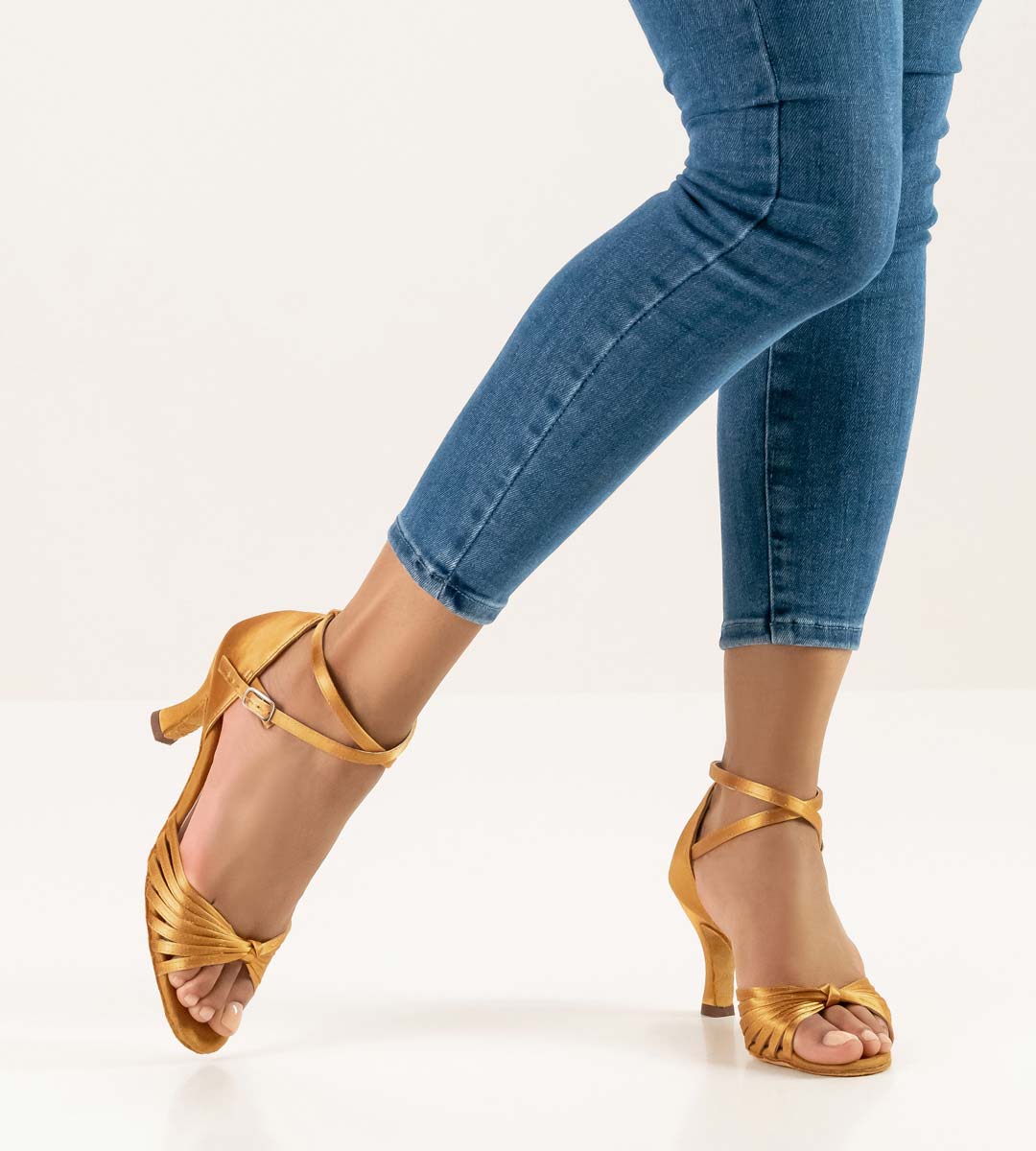 chaussure de danse latine classique pour femme en satin chair
