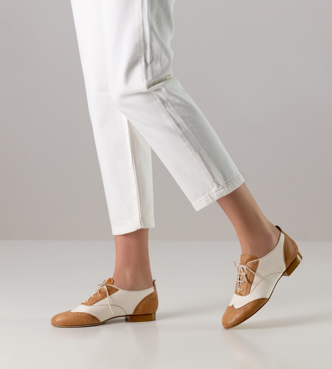 Chaussures de danse féminine Swing en beige et blanc de Werner Kern avec semelle en cuir