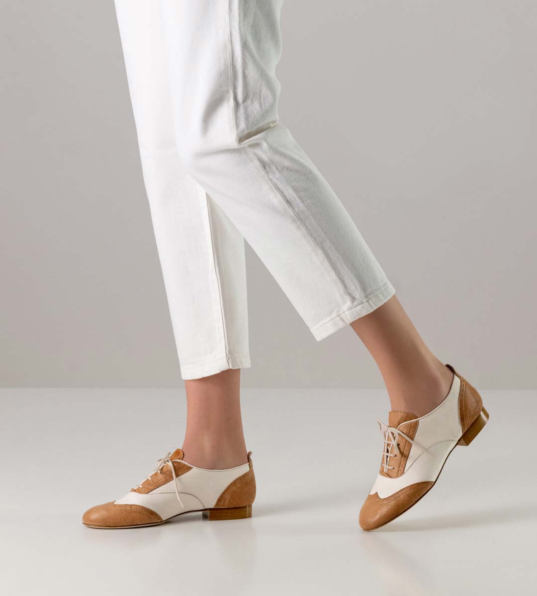 Taylor Chaussures de danse féminine Swing en beige et blanc de Werner Kern avec semelle en cuir