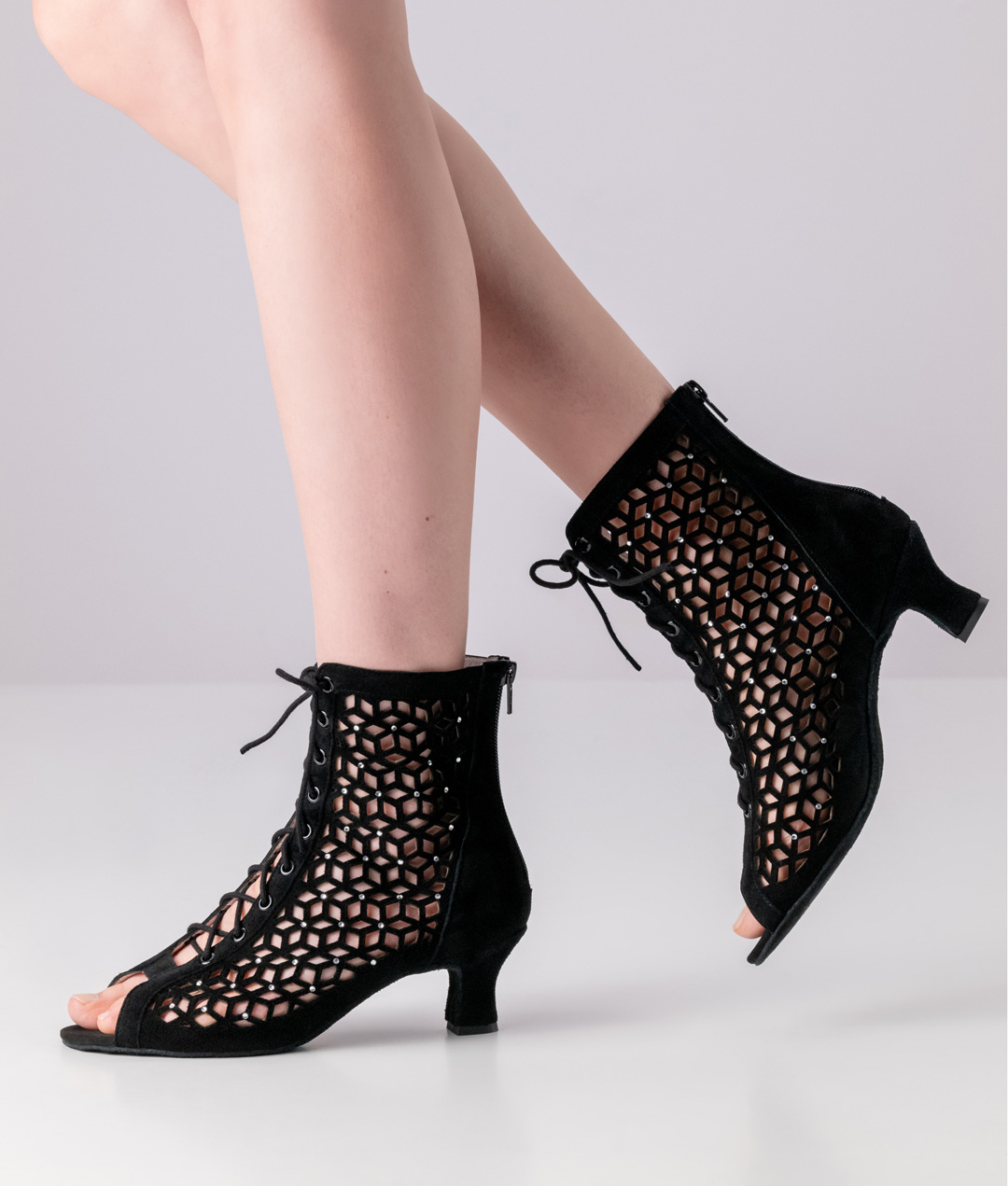 Bottes de danse noires ouvertes avec strass en cuir velours véritable et talon de 5 cm par Anna Kern.