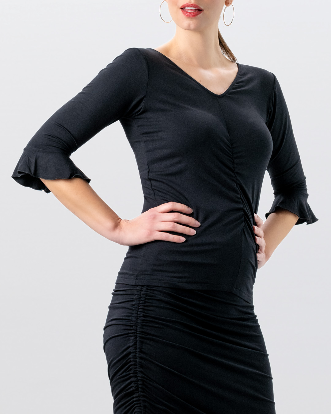 Haut de danse Talvi Haut de danse Talvi pour femmes, noir, avec encolure en V et manches à volants – pour la salsa, le tango et autres danses