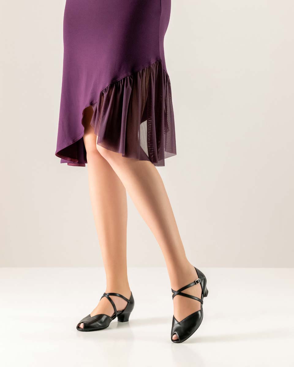 Freya Werner Kern Chaussures de danse pour femmes avec talon de 3,4 cm combiné avec robe violette