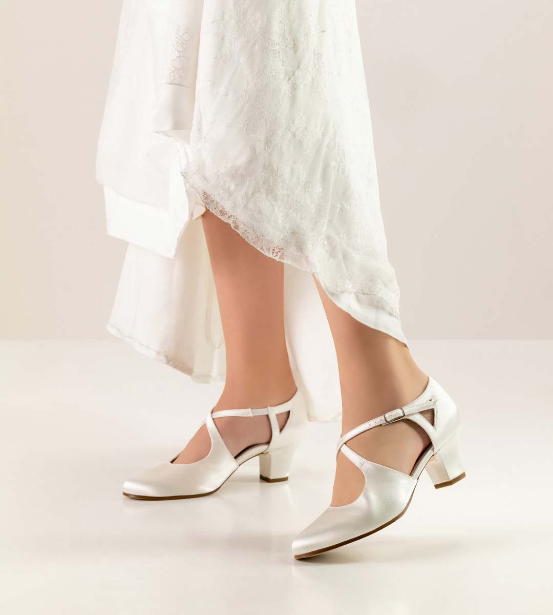 Chaussures de mariée de Werner Kern en blanc avec semelle en cuir