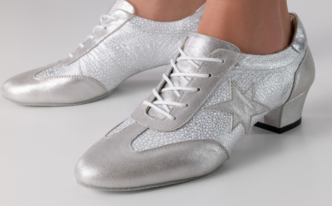 Chaussures de danse argentées à lacets avec semelle fendue et application en forme d'étoile