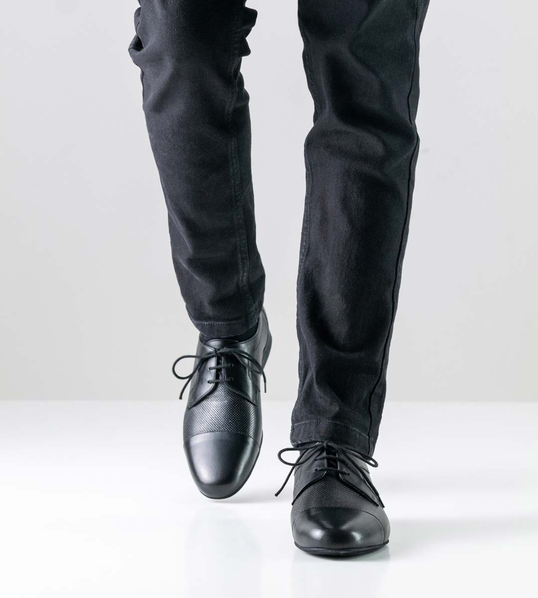 Treviso Chaussures de danse pour hommes de Werner Kern en nappa en combinaison avec un pantalon noir