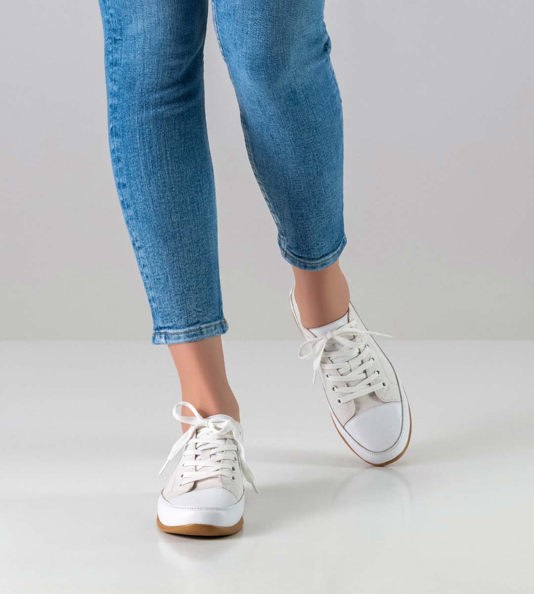 Sneaker de danse pour femmes en blanc de Suny avec semelle divisée