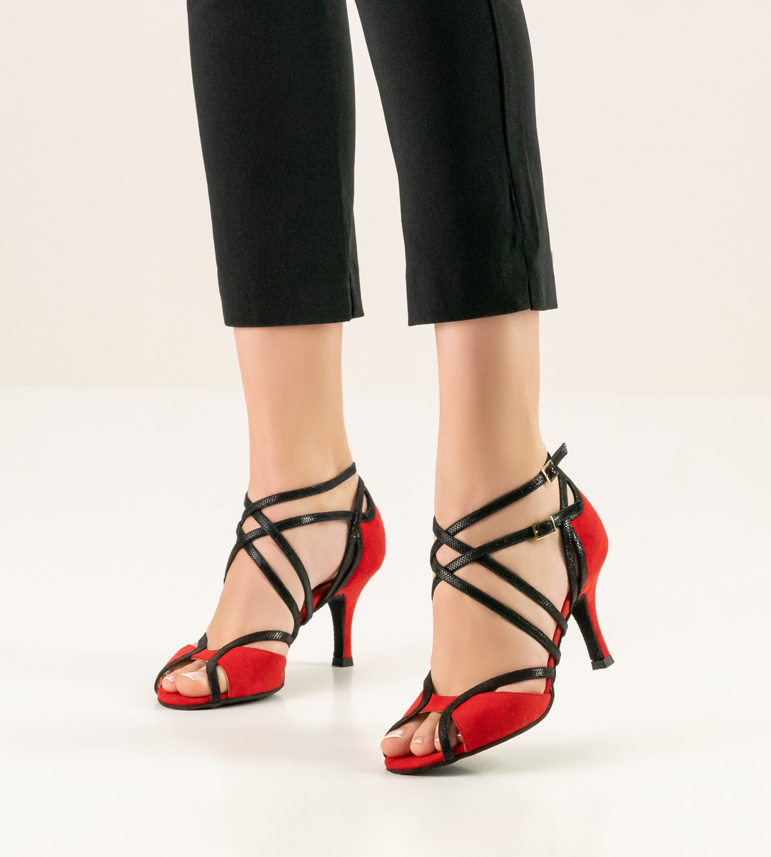 chaussure de danse classique tango pour femme en noir-rouge