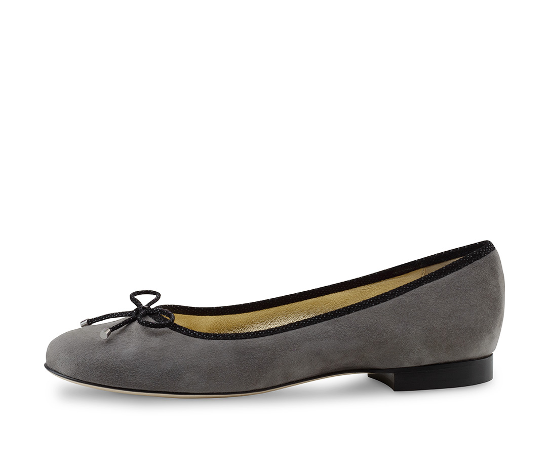 Ballerine élégante de couleur grise avec un nœud noir