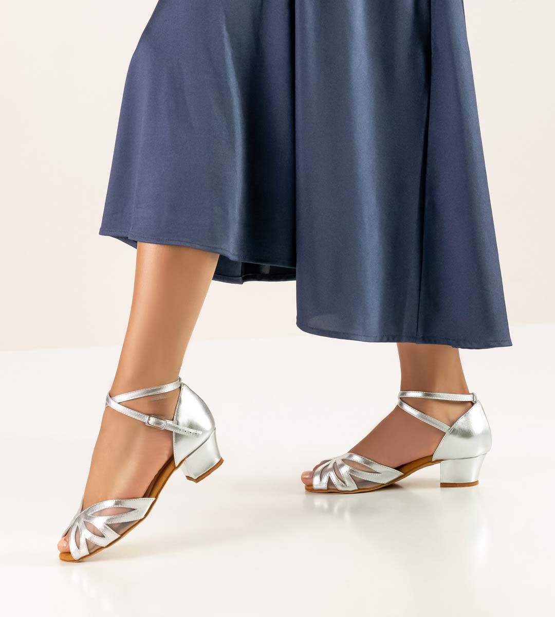 Chaussure de danse ouverte pour femmes en argent par Anna Kern