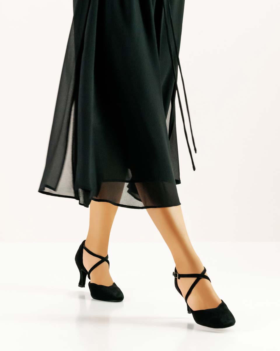 672 robe noire avec chaussure de danse fermée Anna Kern pour femmes en noir