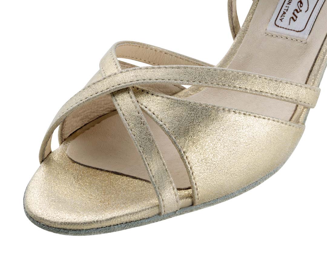 Eva Cours sur les lanières de chaussures de mariée Werner Kern en détail