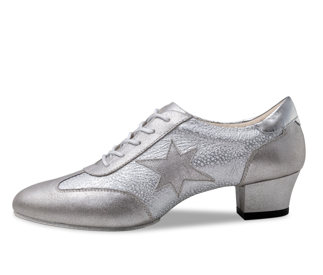 Ariana Chaussures d'entraînement fermées en cuir argenté à lacets avec semelle fendue de Werner Kern