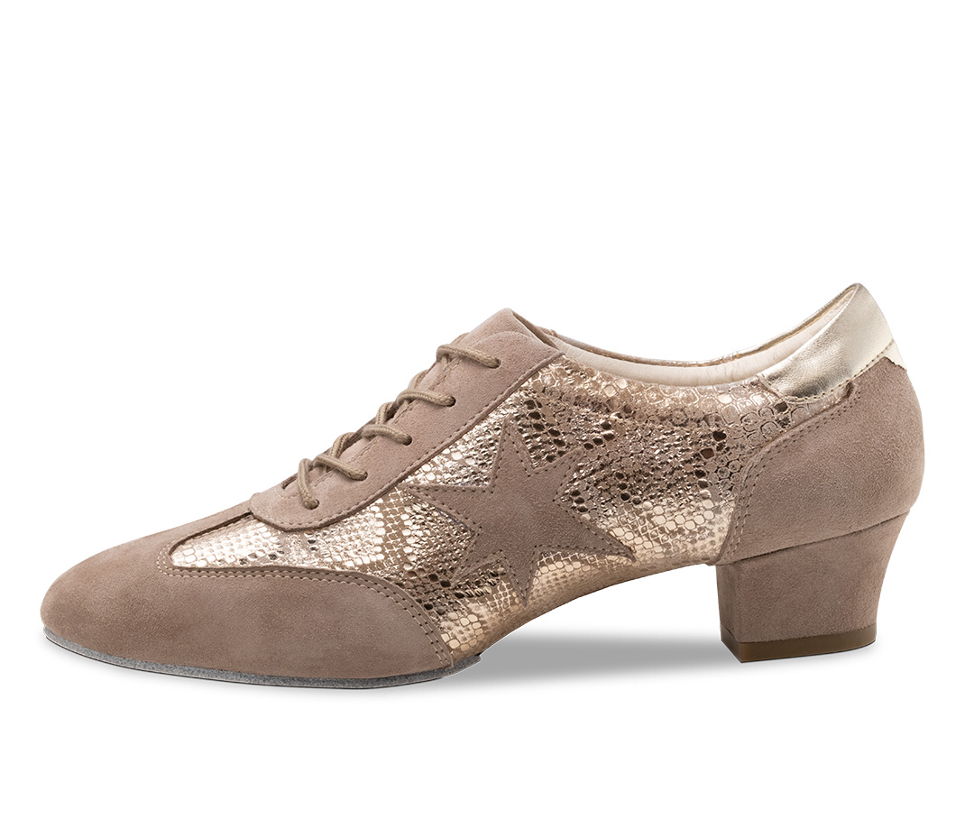 Chaussures de danse d'entraînement brillantes, beiges, avec talon de 3,5 cm, semelle fendue à lacets, de Werner Kern.