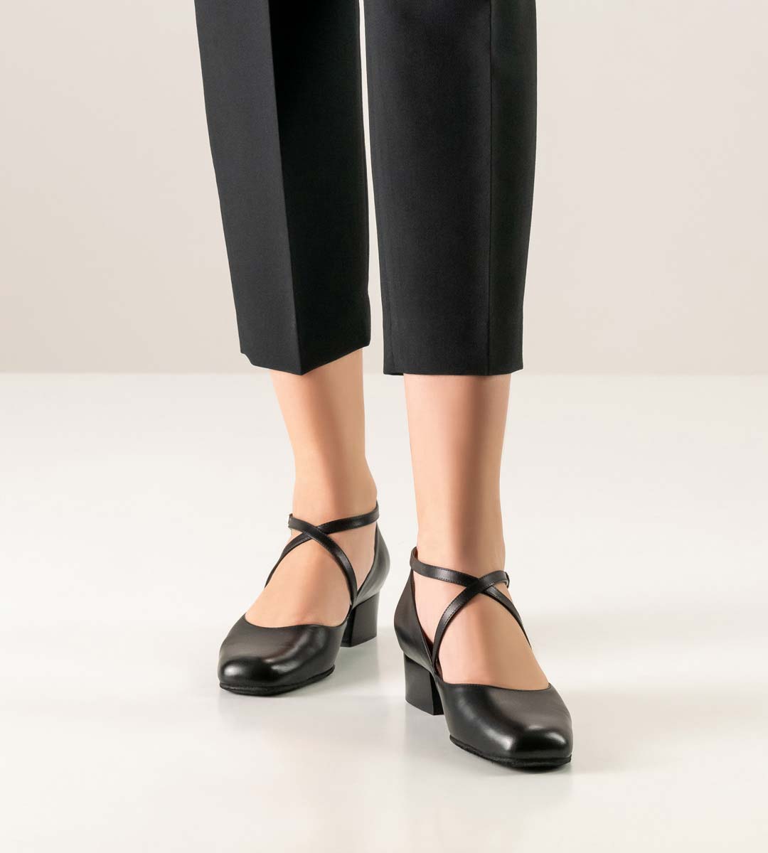 Marion Chaussures de danse fermées Werner Kern combinées avec un pantalon noir