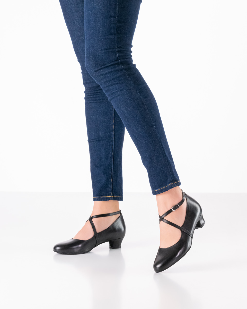 Stine  Chaussure de danse pour femme Stine - Werner Kern en cuir Nappa noir, découpe décolletée attrayante pour un maintien optimal avec une bride de cheville et une semelle intérieure interchangeable en cuir, hauteur de talon confortable de 3,4 cm