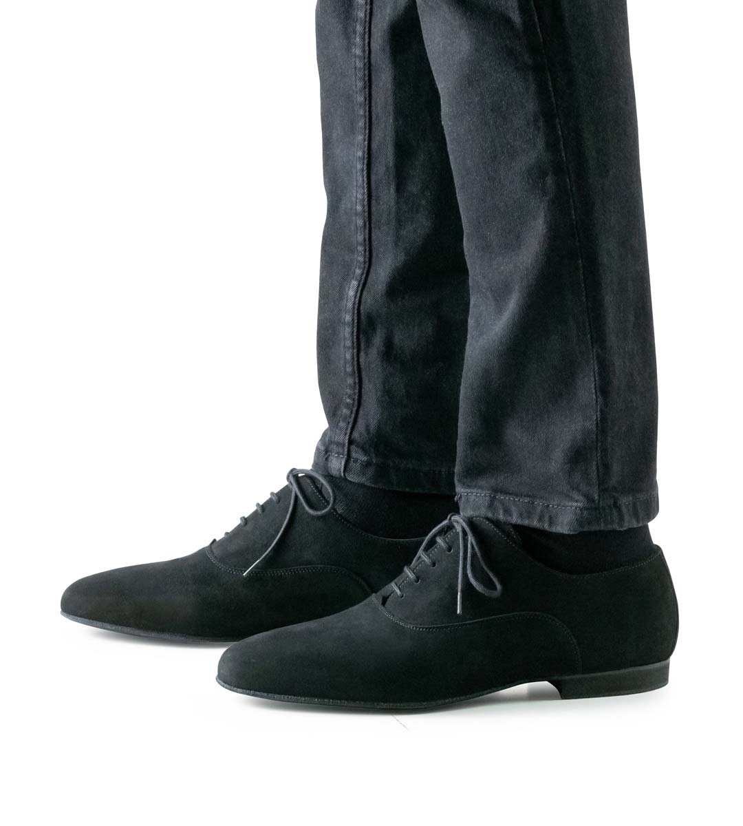 Ancona Jeans noir associé à une chaussure de danse pour homme en noir