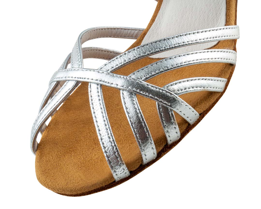 908 Vue détaillée de l'avant d'une chaussure de danse pour femme Anna Kern.