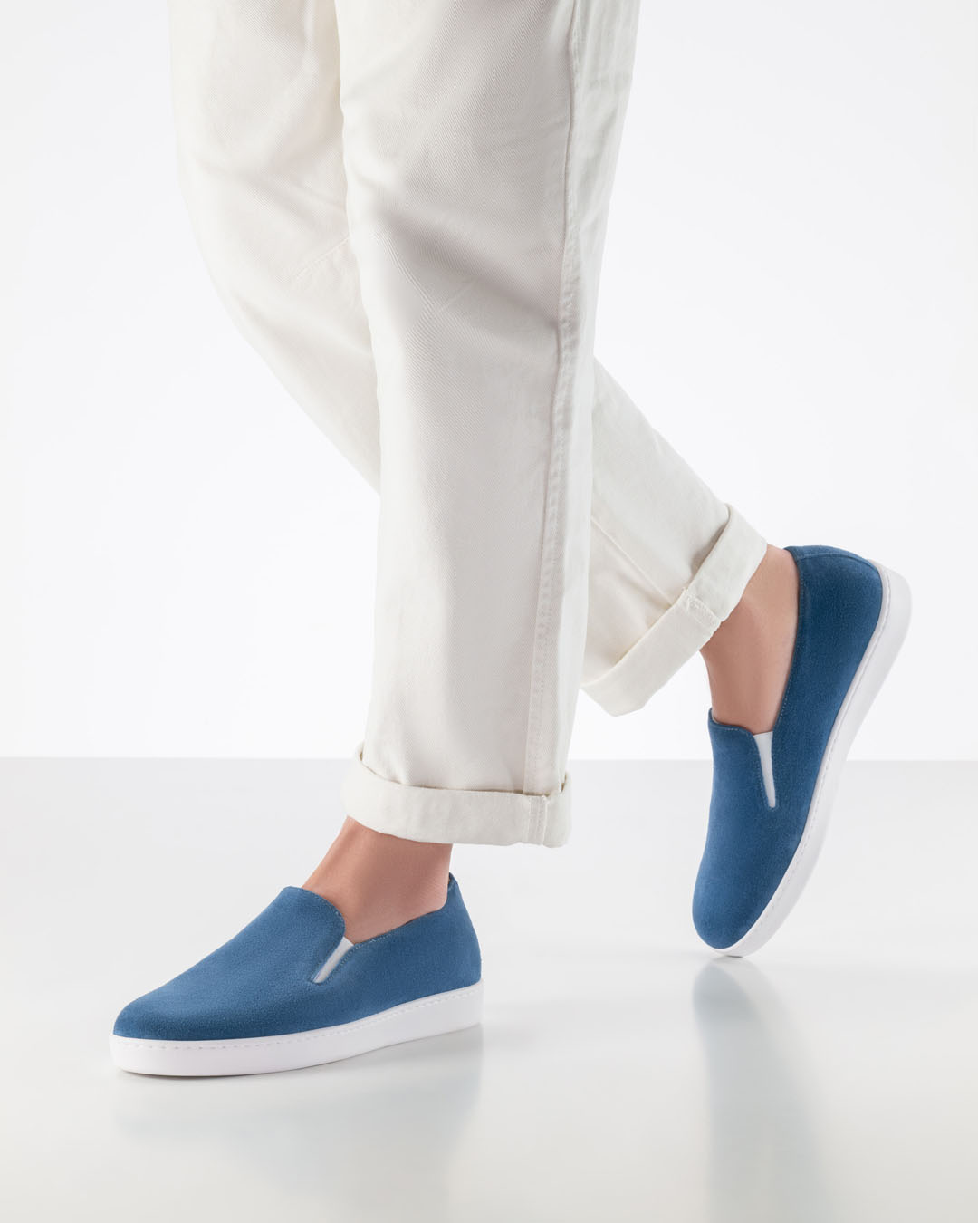Baskets de danse, modèle mocassins, en cuir velours bleu avec semelle blanche, pour l'intérieur et l'extérieur, de Werner Kern