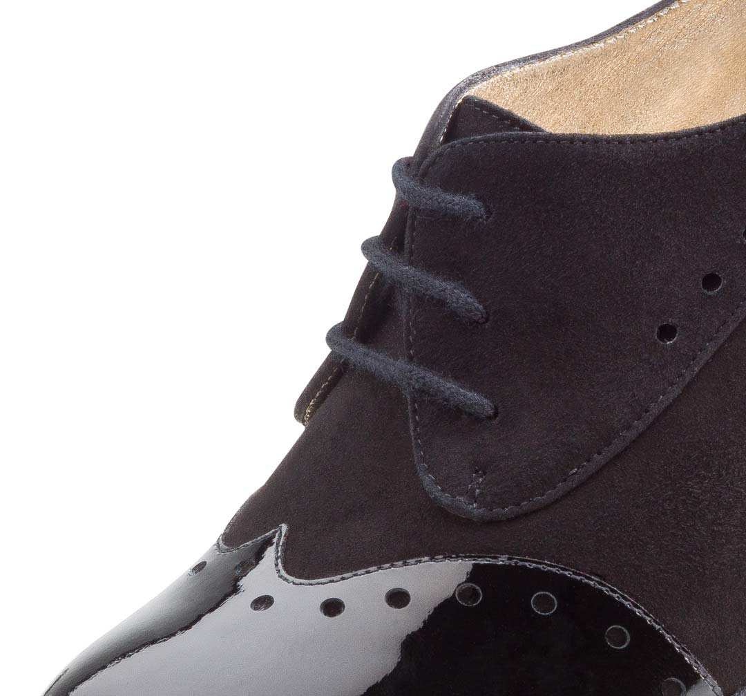 Karen Vue détaillée de l'avant de la chaussure de danse Nueva Epoca pour femmes.