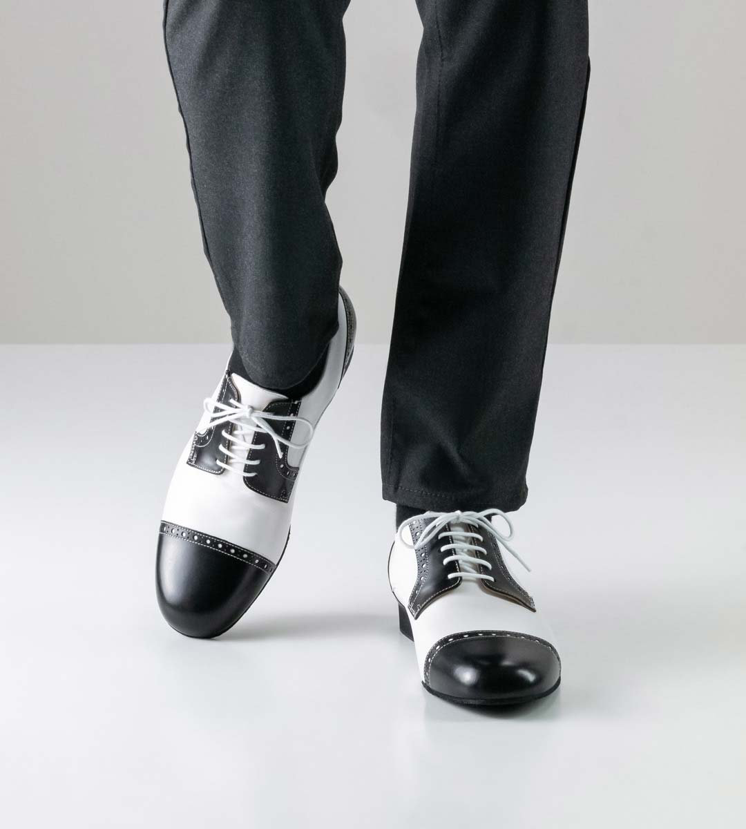 Bergamo Werner Kern Chaussures de danse pour hommes avec micro-talon en combinaison avec un pantalon gris