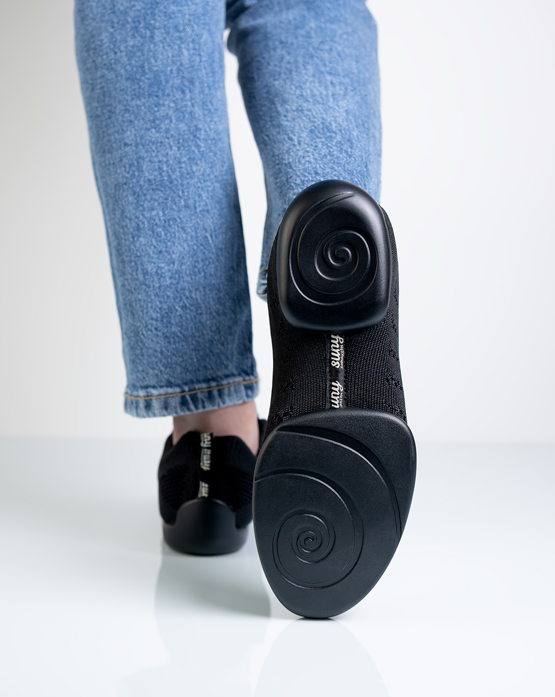 Semelle en PU noir fendue provenant de baskets de danse Suny pour Kzomba, etc.