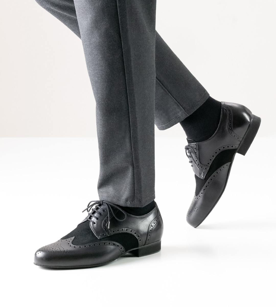 Chaussures de danse pour hommes en velours noir pour pieds larges