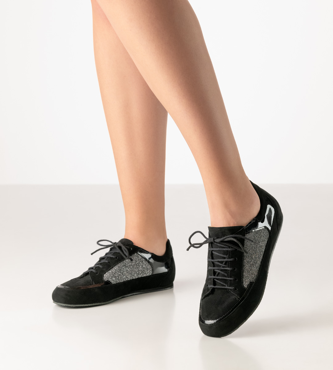 Sneaker de danse Carol - Compagnon sportif de Werner Kern en cuir velours noir et argenté avec une Microsole rembourrée, parfait pour des pas de danse légers et flexibles