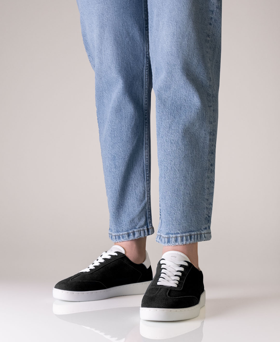 Baskets de danse noires en velours avec lacets blancs pour femme