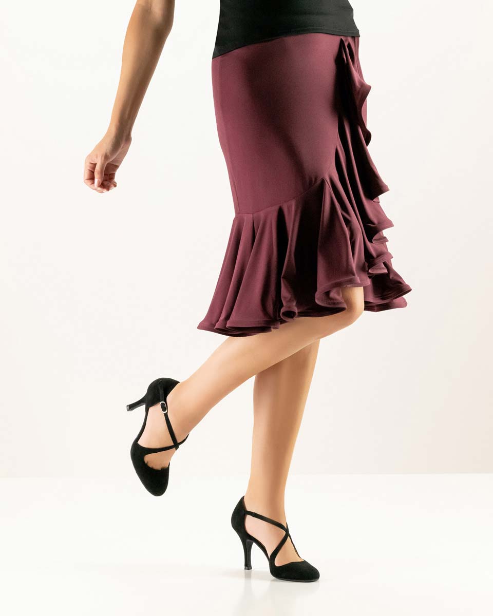 Serena Chaussures de danse pour femmes de 8 cm de haut Nueva Epoca en combinaison avec une jupe de couleur bordeaux