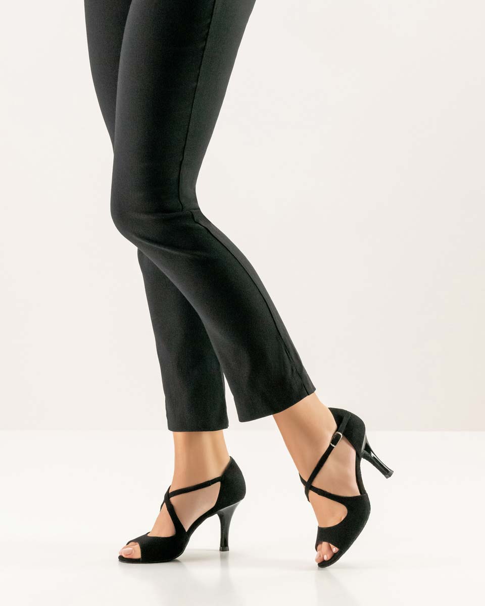 Martha Chaussure de danse Nueva Epoca Open Salsa pour femmes en combinaison avec un pantalon noir