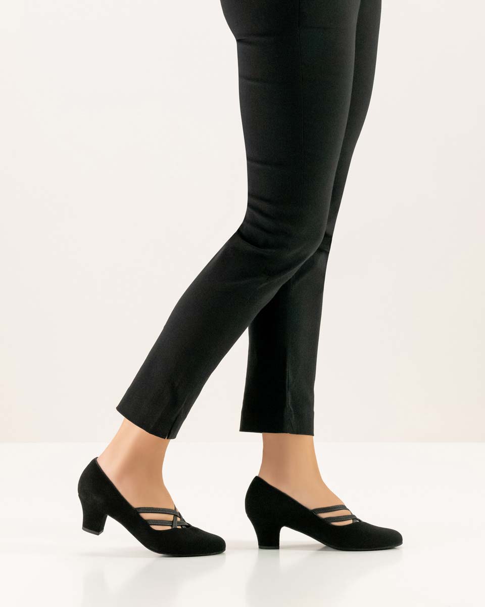 Ruby Chaussures de danse pour femmes Werner Kern noires de côté combinées avec un pantalon noir