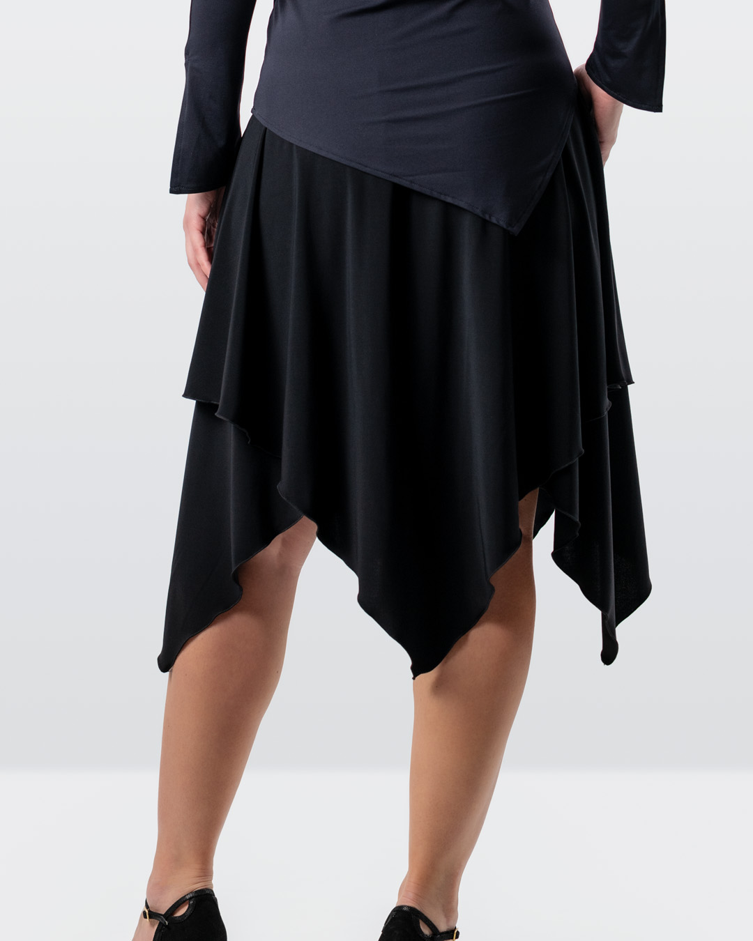 Jupe de danse Orla Jupe superposée Orla mi-longue noire avec ourlet en pointe pour la danse, par Werner Kern