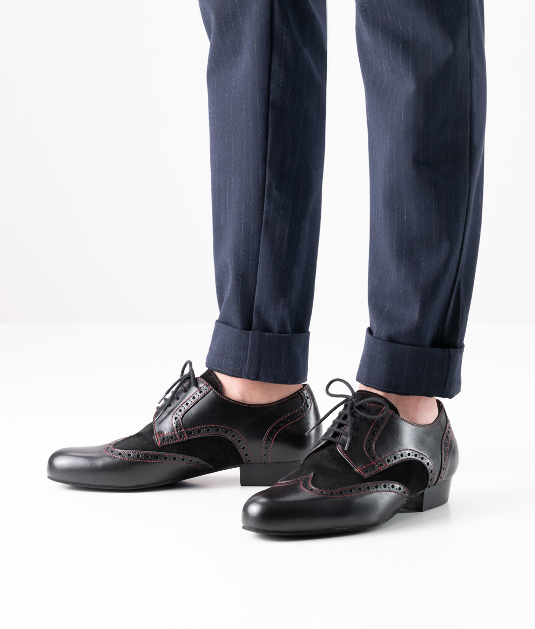 Chaussures de danse pour hommes en cuir noir avec surpiqûres rouges à la mode