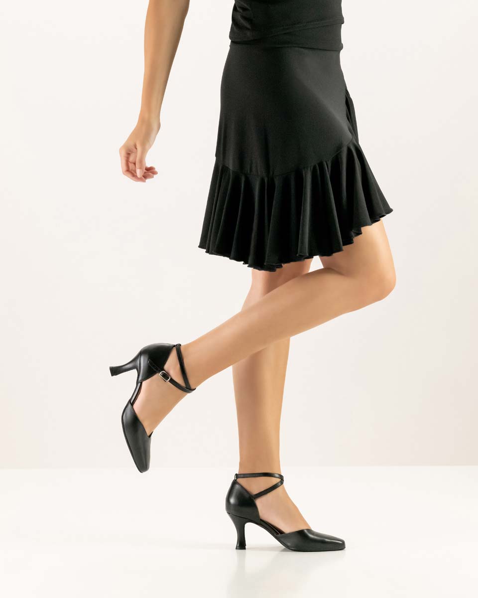 Betty Chaussure de danse en cuir noir Werner Kern pour femme en combinaison avec une robe noire