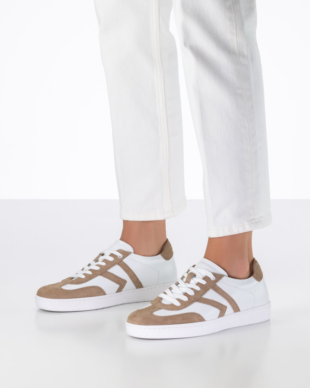 Baskets de danse en cuir blanc-beige signées Werner Kern, pour l'intérieur et l'extérieur
