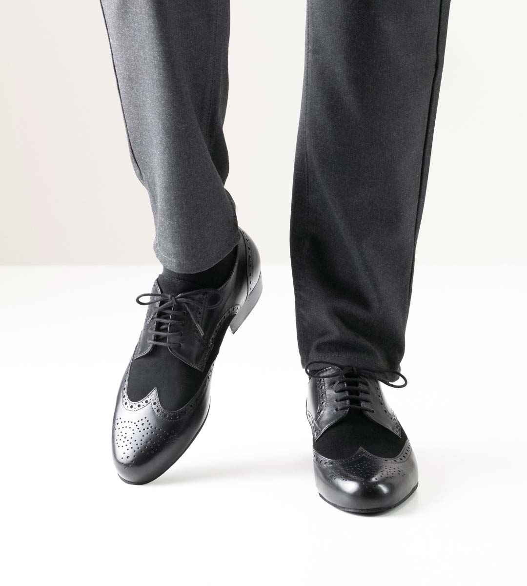 Udine Chaussures de danse pour hommes Werner Kern Tango de 3 cm de hauteur, combinées avec un pantalon gris