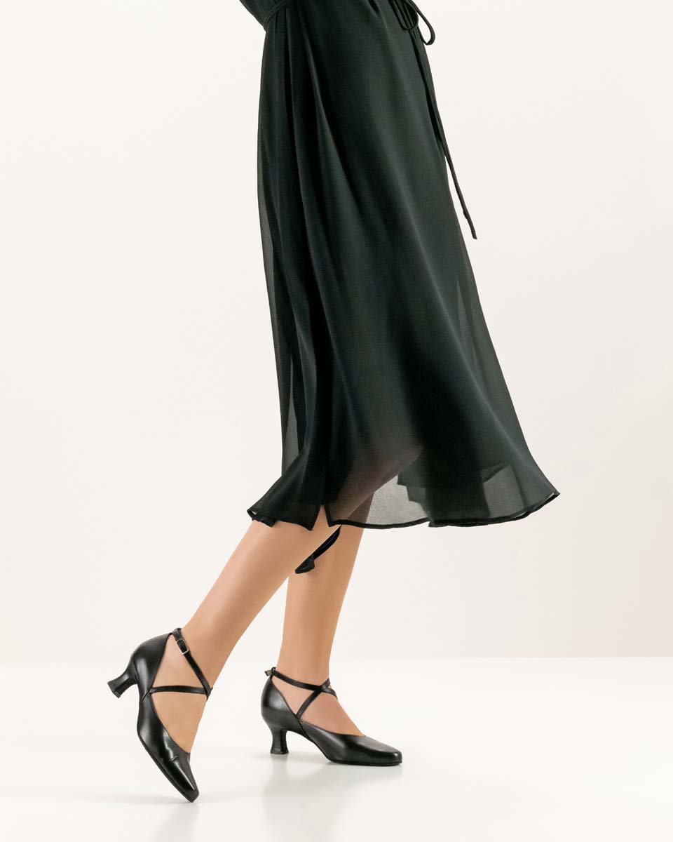 Shirley Chaussure de danse fermée pour femmes Werner Kern en combinaison avec une robe noire