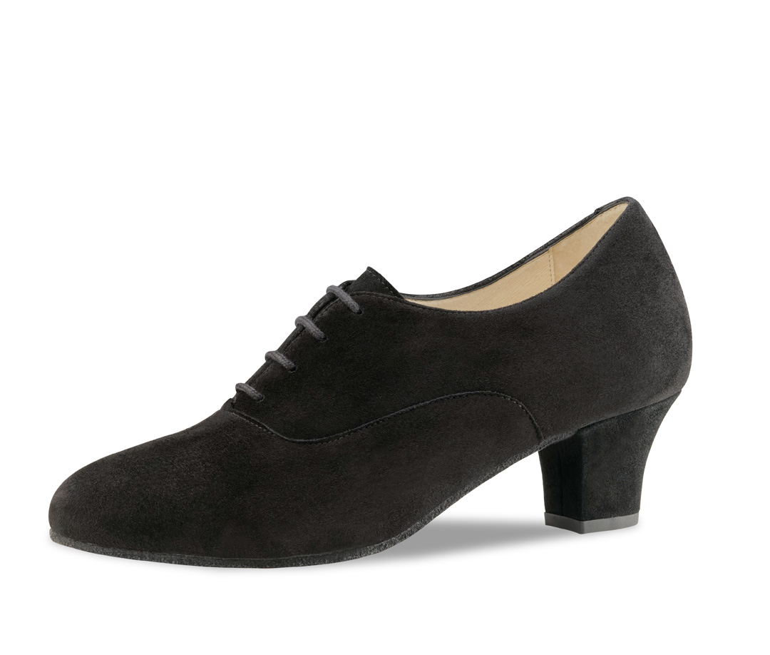 Chaussure de danse à bout fermé en daim noir avec talon de 4,5 cm, lacets et semelle amovible par Werner Kern.