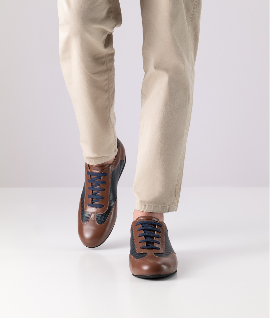 Combinaison de cuir nappa fin en cognac et bleu foncé pour la chaussure de danse sportive pour hommes Positano de Werner Kern.