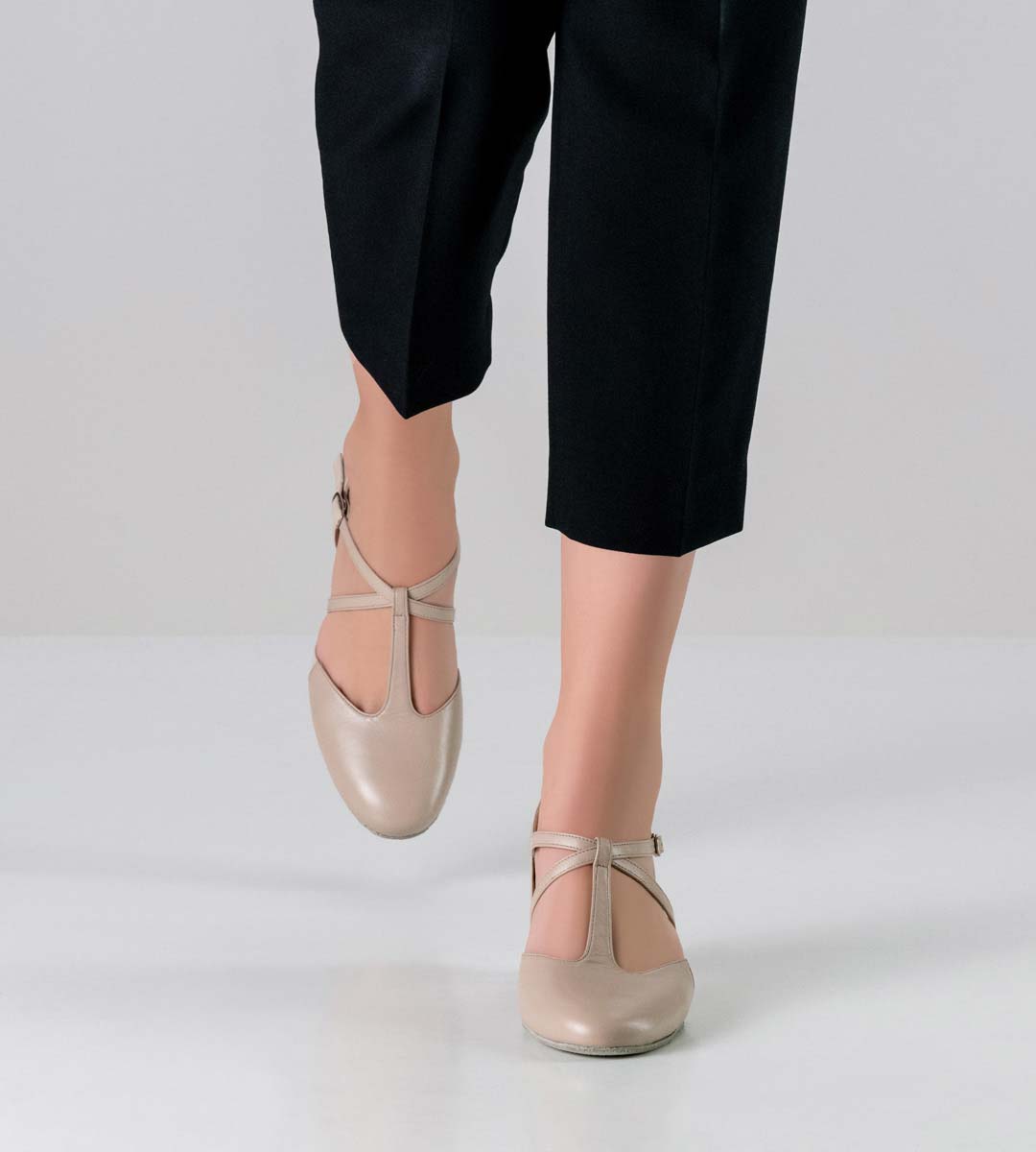 Naia pantalon noir en combinaison avec des chaussures de danse pour femmes de 4,5 cm de haut de Werner Kern
